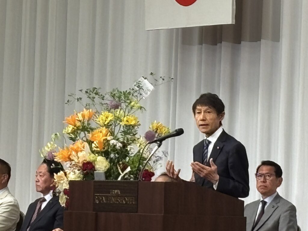 決起大会で演説を行う古川俊治議員